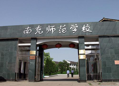 學校大門