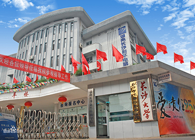 學校大門